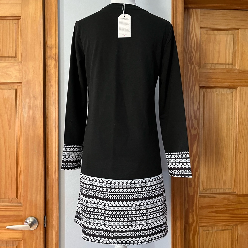 NWT Geometric design dress in black, white gray size Small - Picture 3 of 8